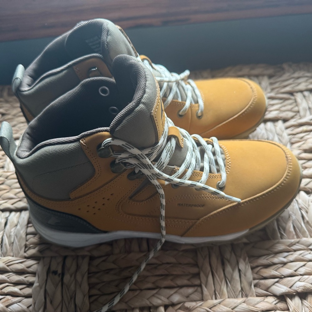 Ozark trail men’s hiking boots - Picture 3 of 8